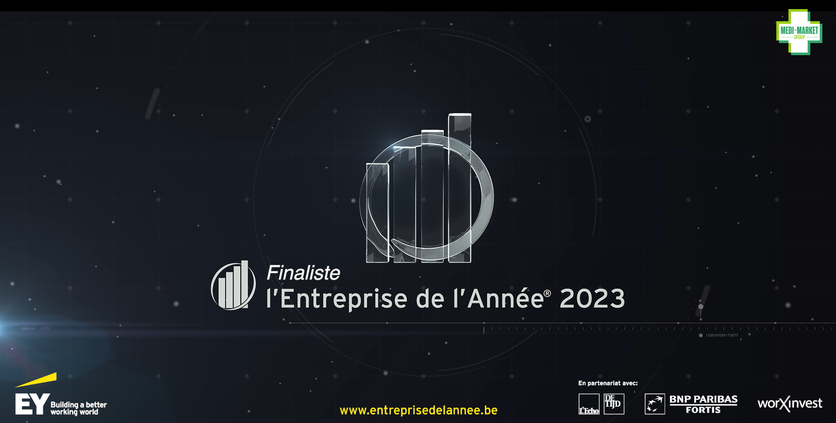 Logo transparent avec barres et cercle, texte "Finaliste l’Entreprise de l’Année 2023", fonds noir, logos partenaires en bas.